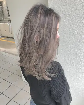 ミディアム カラー grand juteのヘアスタイル
