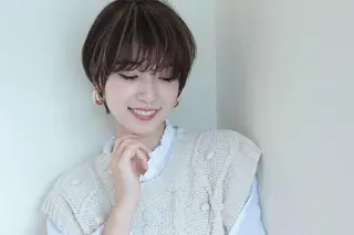 ショート 白髪ぼかしモデル募集 今村理央奈のヘアスタイル