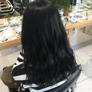 ロング カラー 荒木 依莉亜のヘアスタイル