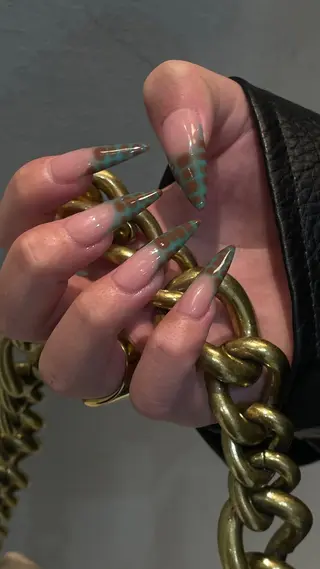 ネイル GO TODAY シェアサロン 渋谷Amiu店所属・渋谷ネイル🎀 y2k/海外ネイルのネイルデザイン