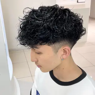 ショート カラー パーマ メンズ フェザーパーマ職人 🪶ryosukeのヘアスタイル