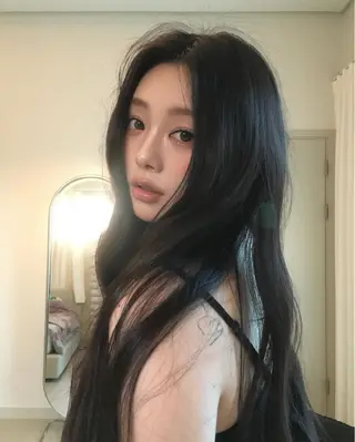 ロング カラー 韓国風暗髪ヘア🤍 🫧MIREIのヘアスタイル