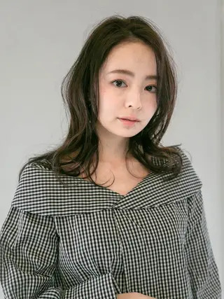 ミディアム カラー 戸村 世奈のヘアスタイル