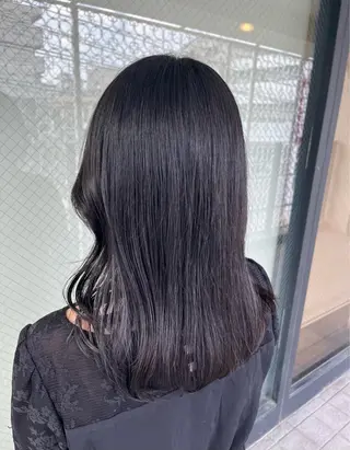 セミロング CLOVER新田辺所属・石賀 早紀のヘアスタイル