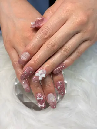 ミディアム Lily 竹前のネイルデザイン