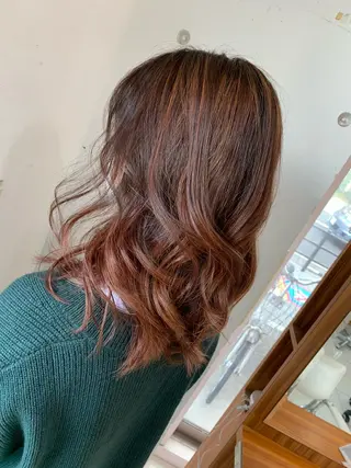 セミロング カラー パーマ 白髪ぼかしハイライト 柳川拓哉のヘアスタイル