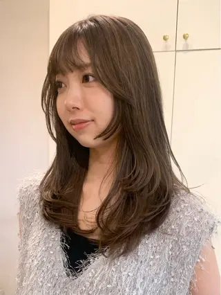 ロング カラー 落合希 Olivebeigeのヘアスタイル