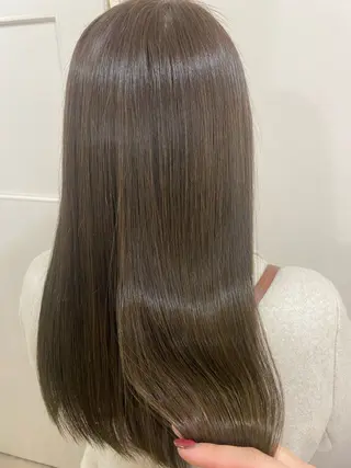 ロング 松井 優佳のヘアスタイル