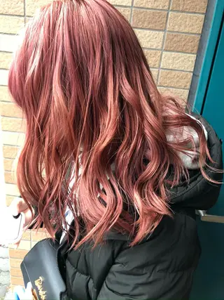 セミロング StellA所属・アートディレクター ワダヒサノリのヘアスタイル