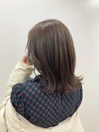 ミディアム カラー akane .のヘアスタイル