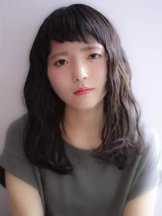 セミロング nolla(ノーラ)所属・YOKOI SHINJIのヘアスタイル