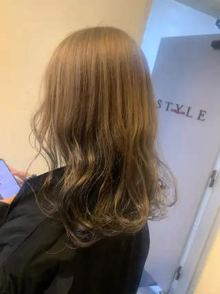 セミロング カラー ママ美容師まつげ 🤍まき🤍のマツエク・マツパデザイン