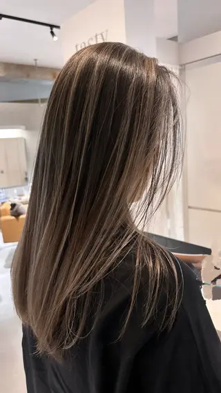 ロング 渡辺 瑠美のヘアスタイル