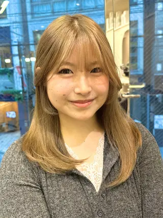 セミロング カラー レイヤー✂️ ハイトーン💖モテ髪のヘアスタイル