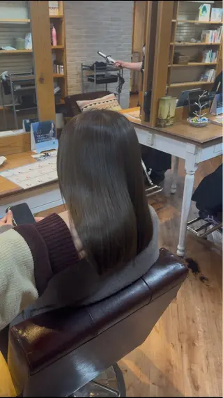 セミロング カラー little×PORTO 元町店所属・藤本 あさひのヘアスタイル