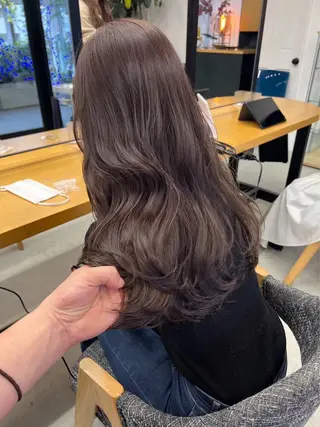 ロング カラー LAVEL AZUSAのヘアスタイル