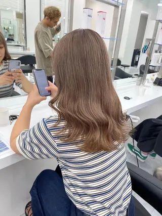 カラー ミルクティーベージュ 🤍Yumeのヘアスタイル