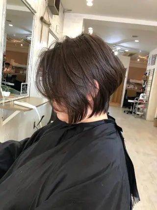 ショート 韓国レイヤー外国人風 透明感カラー髪質改善のヘアスタイル