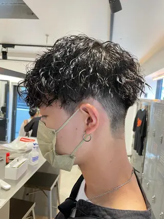 パーマ メンズ is by fifth所属・fifth 山中達也のヘアスタイル
