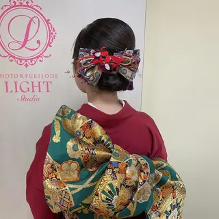 セミロング ヘアアレンジ ライト写真場所属・タニモト ユイのヘアスタイル