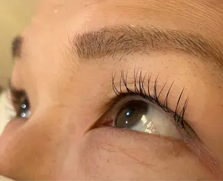 マツエク・マツパ 山本 菜月のヘアスタイル