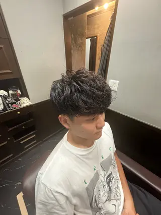 ミディアム パーマ メンズ HIRO GINZA barber shop 横浜店所属・ヒロ銀座　無料 フェード　細内のヘアスタイル