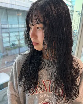 ロング パーマ ゆい/パーマ/レイヤ ー/似合わせカラーのヘアスタイル