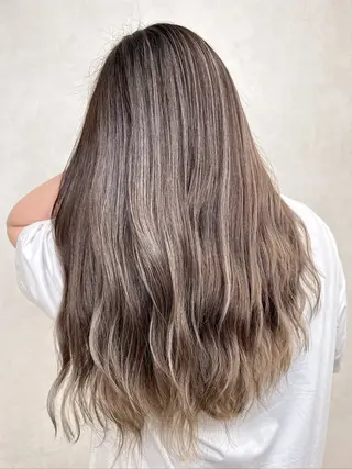 ロング カラー ショーヤ/ブリーチ /バレイヤージュのヘアスタイル