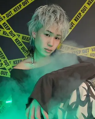 ショート Backbocker所属・ハイトーン/ブリーチ /デザインカラーのヘアスタイル