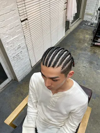 ヘアアレンジ メンズ コーンロウ／ブレイズ SYUのヘアスタイル