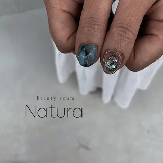 ネイル マツエク・マツパ アイブロウ beautyroom Naturaのネイルデザイン