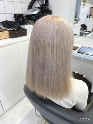 セミロング カラー 🪄池袋ハイトーン 🪄ブリーチカラーのヘアスタイル
