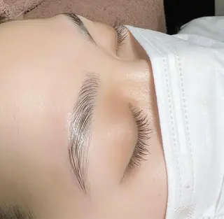 アイブロウ 塩谷 愛梨のマツエク・マツパデザイン