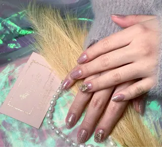 ネイル pink ladyサロン所属・べ にのネイルデザイン