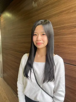 ロング 西山 瑞希のヘアスタイル