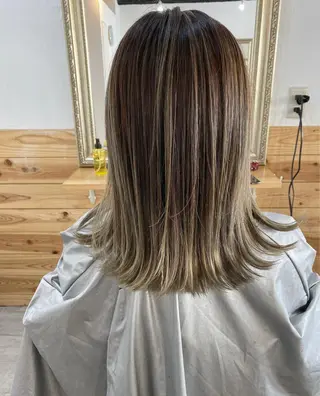 ミディアム カラー ヘアアレンジ ハイライト、レイヤー カット/西梅田/中西のヘアスタイル