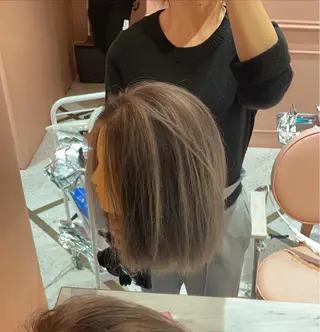 セミロング カラー 艶ハイトーン👑♡ NATSUKIのヘアスタイル