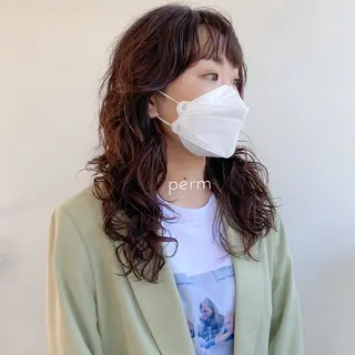 ロング パーマ 中屋恵美🎨 Designカラーのヘアスタイル