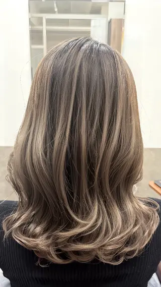 ミディアム 髪質改善🪽半個室 サロン新宿3丁目のヘアスタイル