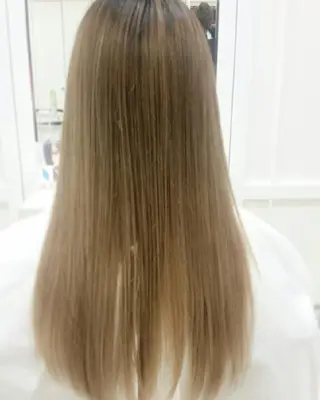 ロング 須賀 一美のヘアスタイル