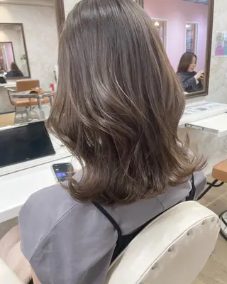 ミディアム Ayumi/艶カラー /レイヤー/ネイルのヘアスタイル