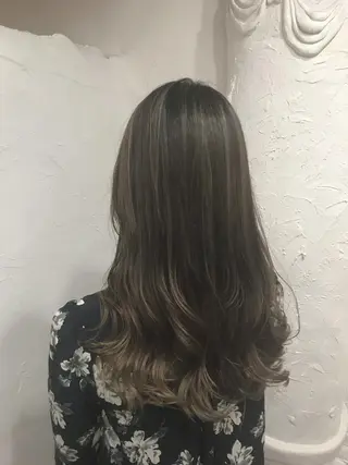 ロング カラー 伊藤 優希のヘアスタイル