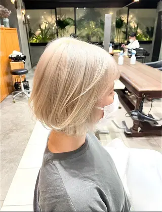 ショート カラー 🦋透明感カラー /ケアブリーチ🦋のヘアスタイル