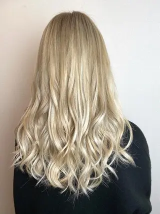 ロング カラー 是枝 さくらのヘアスタイル