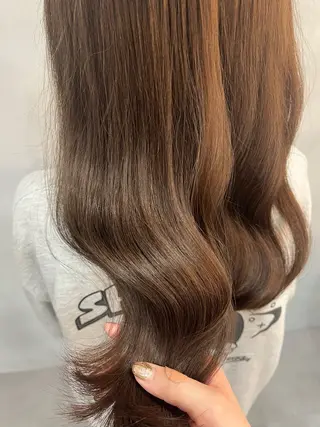 セミロング カラー ルプラボウ 尾関　唯那のヘアスタイル