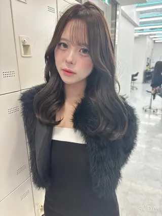 ロング 韓国ヘア/ブリーチ無 しWカラー/オリーブのヘアスタイル