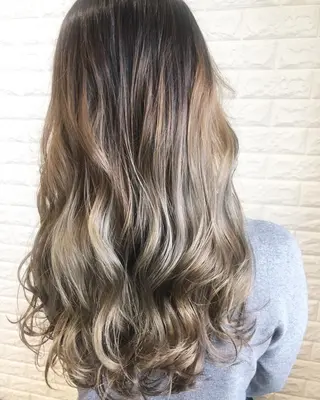 ロング カラー 西本 夏美のヘアスタイル