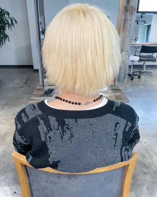 ショート カラー メンズ ハイトーン/レイヤー /ケアブリーチ石川治のヘアスタイル