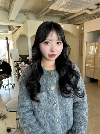 ロング Maho/海外 レイヤー/ハイトーンのヘアスタイル