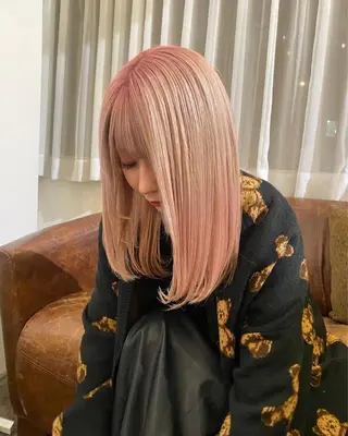 セミロング カラー 梅田ハイトーン チダ ヒナノのヘアスタイル